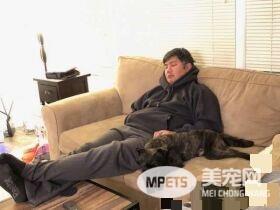 中途第一只狗狗就舍不得送走 只好直接收编