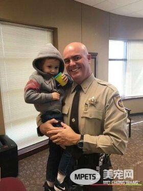 3岁的小男孩森林迷路 获救称一只熊照顾着他