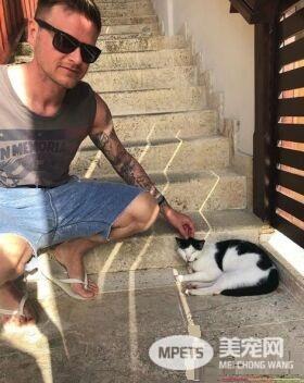 对动物无感外国男子 被温柔兔子暖化为粉丝