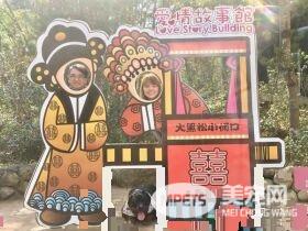 汪陪粉丝等公车 马麻怎么叫就是酷酷的不肯回头