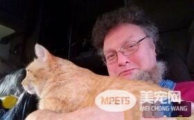 喵咪被长程卡车司机收编 一拍即合成最佳拍档!