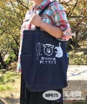 喵星人想进美术馆 和保全的攻防互动在网络上爆红
